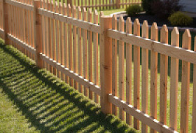 Штакетник для забора: виды, особенности и рекомендации по выбору